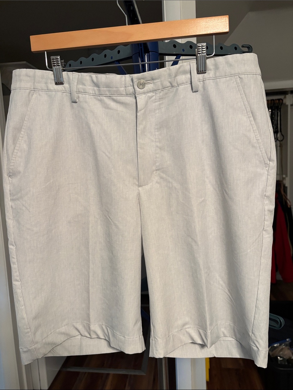 Greg Norman Men's Light Gray Casual Shorts